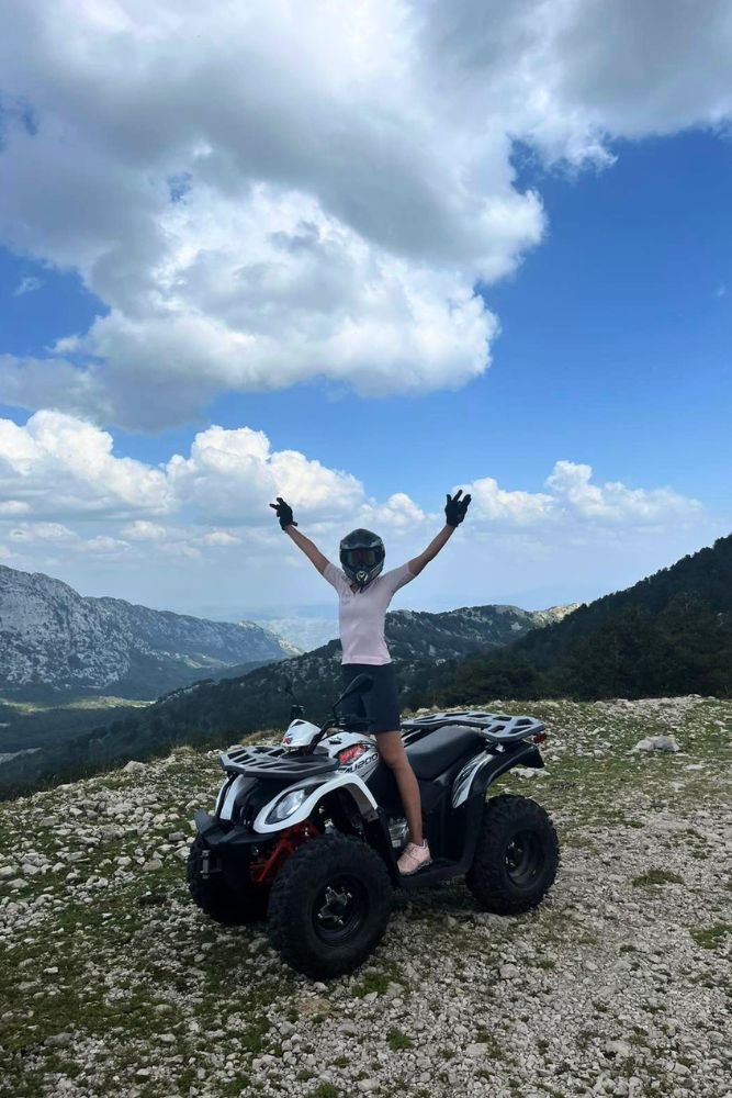 Mountain road on a one-day itinerary from Herceg Novi