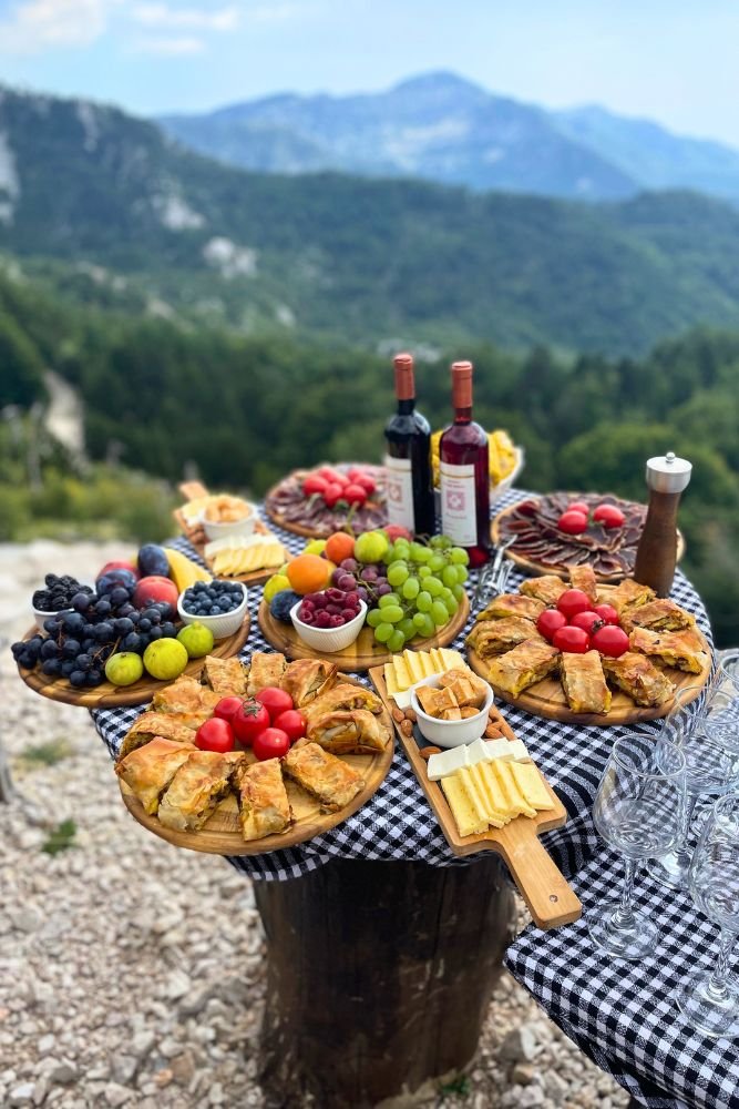 Village hospitality above Herceg Novi